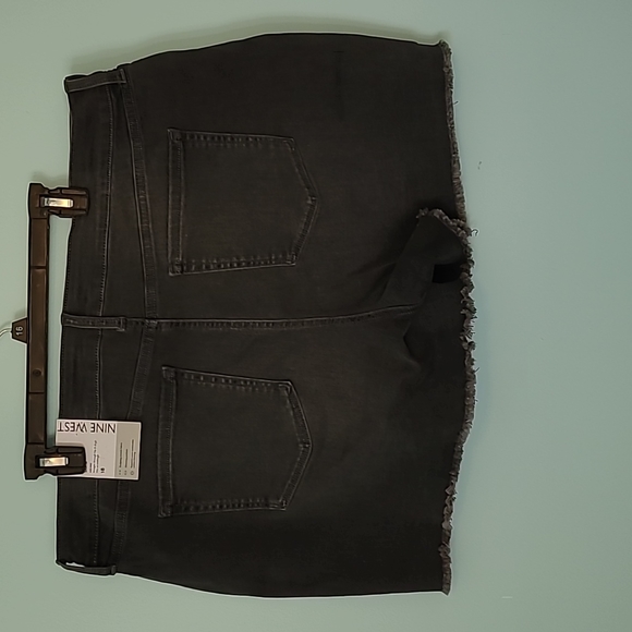 Nine West shorts - Picture 2 of 5